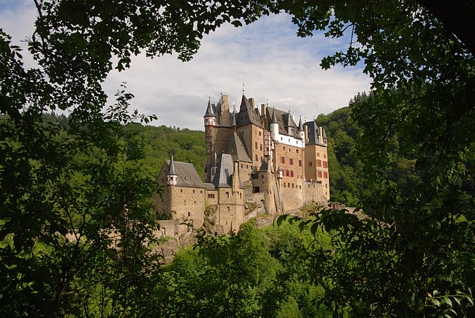 Burg Eltz, Westseite