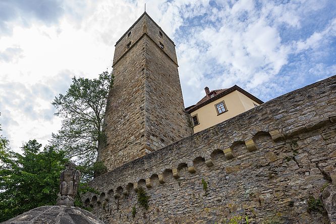 Burg Guttenberg, Bergfried (Turm), Außenansicht