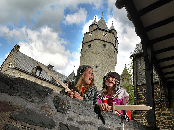 Kindergeburtstage auf Burg Altena, auf der Burgmauer