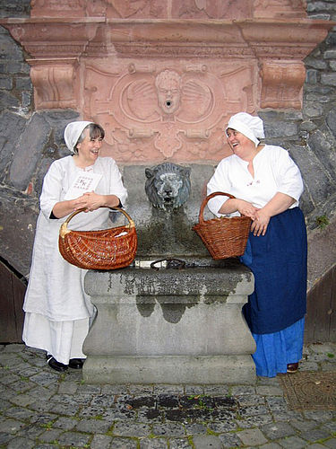 Historische Altstadt Laubach - Erlebnisführung „Erbschlüssel, Beifuß und Gesan“ mit den Kräuterweibern Anna und Katharina