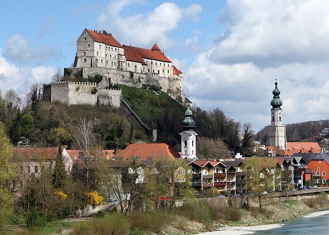 Burg und Altstadt im Frühling