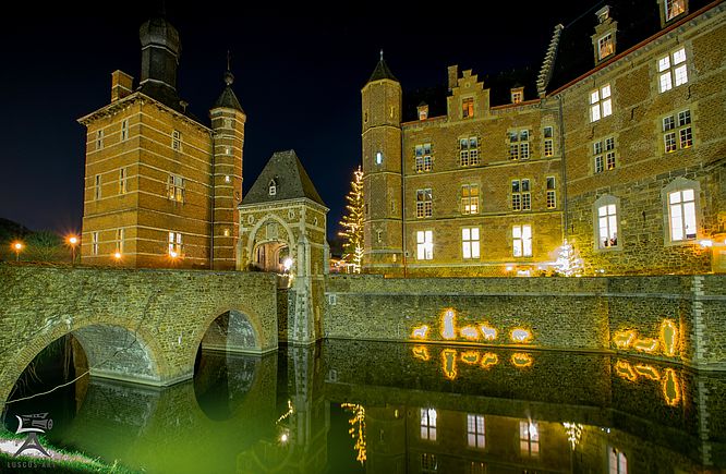 Schloss Merode, Romantischer Weihnachtsmarkt mit traditionellem Handwerkstreiben