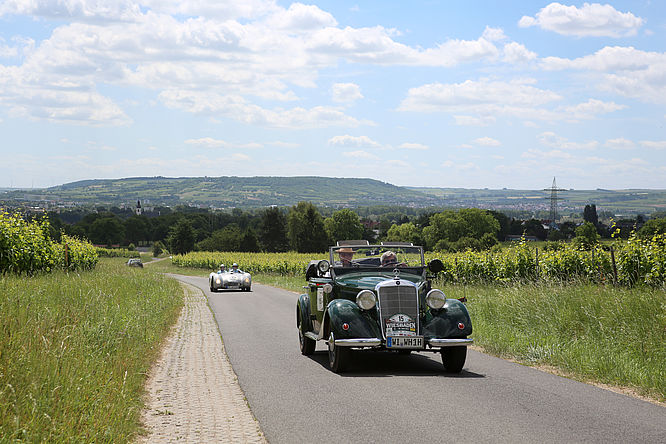 Int. HMSC Oldtimer Rallye Wiesbaden - Weinberge im Rheingau