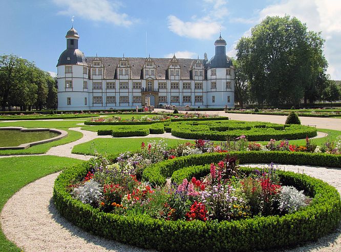 Schloß und Schlosspark Neuhaus