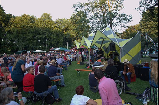 Festival Blues, Schmus & Apfelmus im Schlosspark Laubach