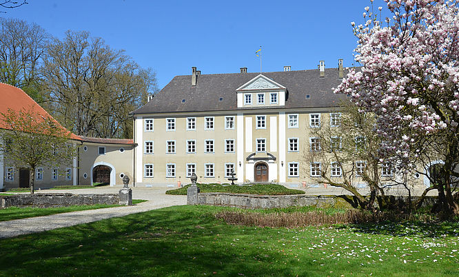 Schloss Achstetten im Frühling