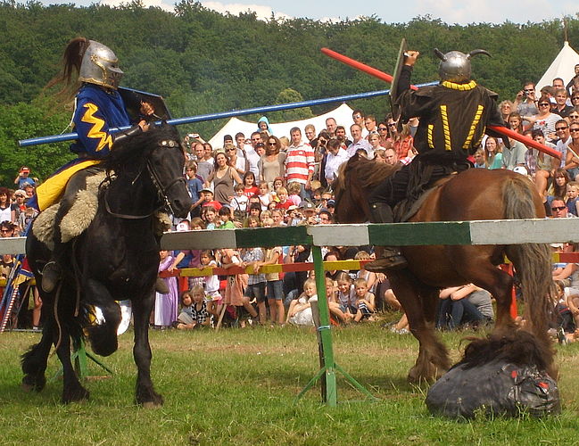Ritterturnier zu Pfingsten auf der Ronneburg