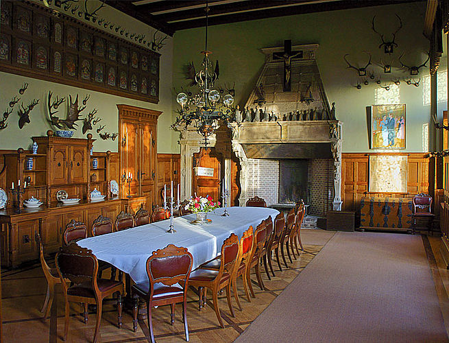 Schloss Hämelschenburg, Führung: Eßsaal im Stil des 19. Jahrhunderts