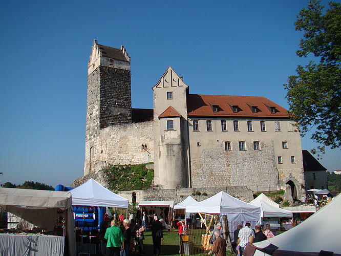 Burg Katzenstein, Künstlermarkt zu Katzenstein