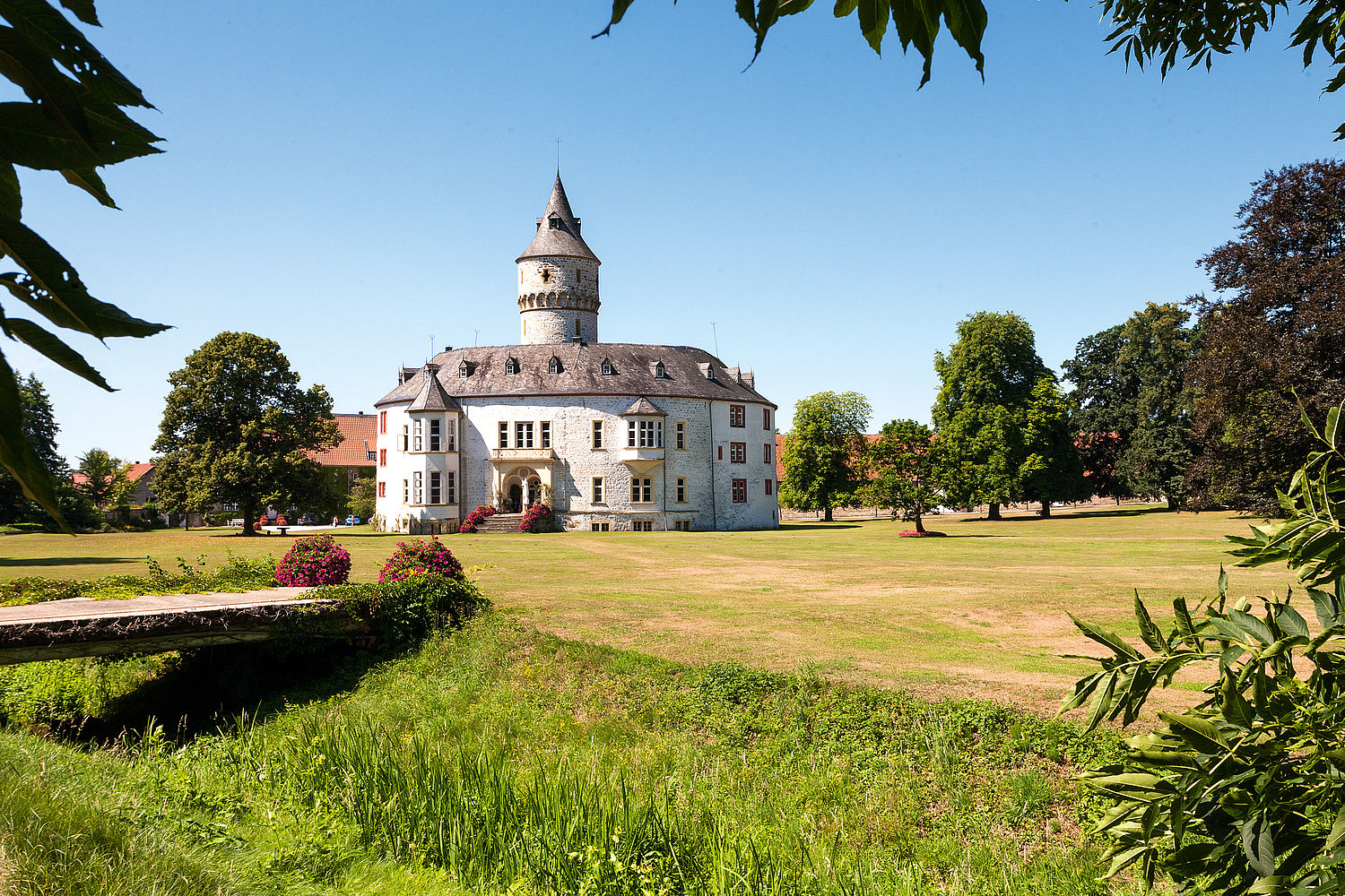 Schloss Oelber am weißen Wege, Schloss im Park