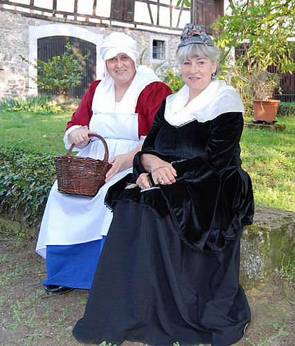 Historische Altstadt Laubach - Erlebnisführung „Laubacher Weibergeschichten“ mit Frau Buderus und Haushälterin Anna