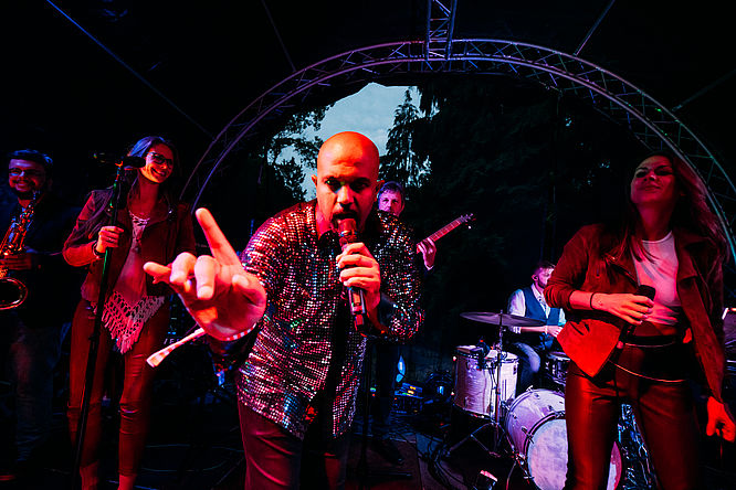 Laubacher Lichterfest im Schlosspark Laubach - Show-Band „Shilly Shally“