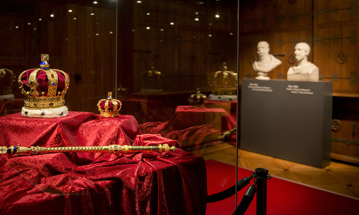 Welfen-Ausstellung „Der Weg zur Krone“ auf Schloss Marienburg in Niedersachsen