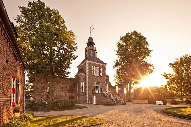 Schloss Hertefeld, Sonnenaufgang