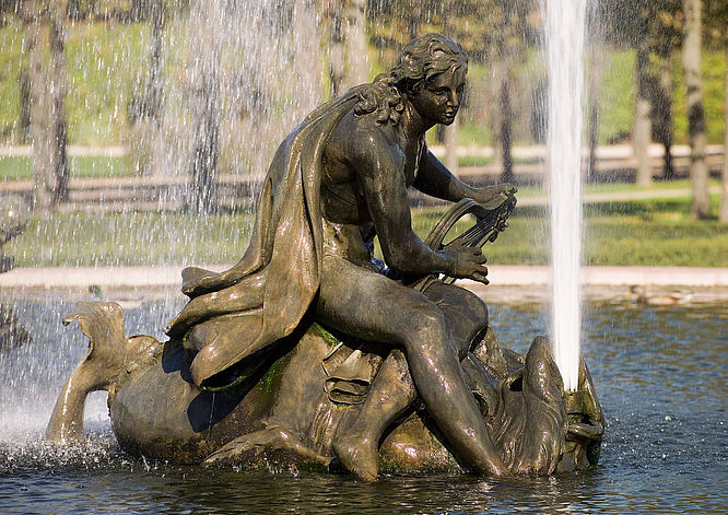 Schloss und Schlossgarten Schwetzingen, Arionbrunnen im Zentrum des Kreisparterres im Schlossgarten Schwetzingen
