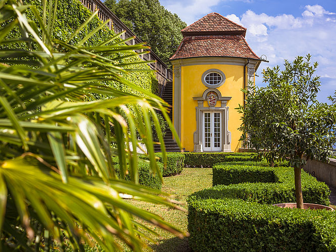 Neues Schloss Meersburg, untere Terrasse mit Pavillon