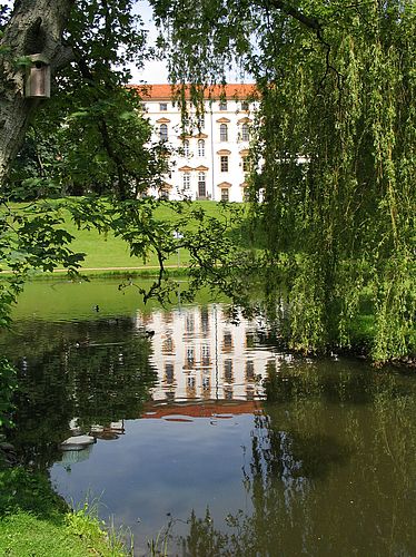 Residenzmuseum im Celler Schloss, Celler Schloss, romantisch eingebettet in den Schlosspark