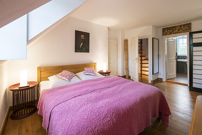Schloss Hertefeld, Ostasienzimmer mit einem passenden Sammelsurium