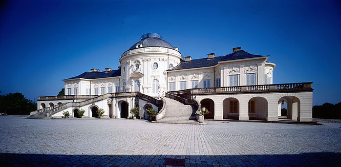 Schloss Solitude, Vorderfront des Schlosses