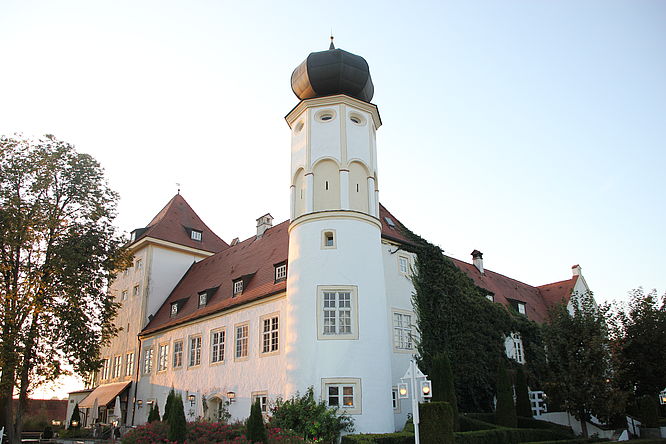 Schlosshotel Neufahrn, Außenansicht