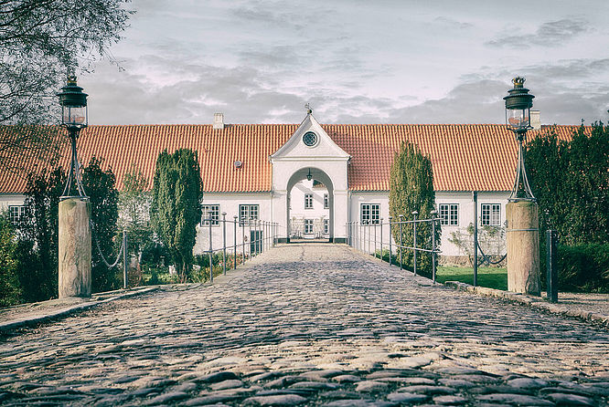 Schloss Glücksburg, Zufahrt mit Torhaus