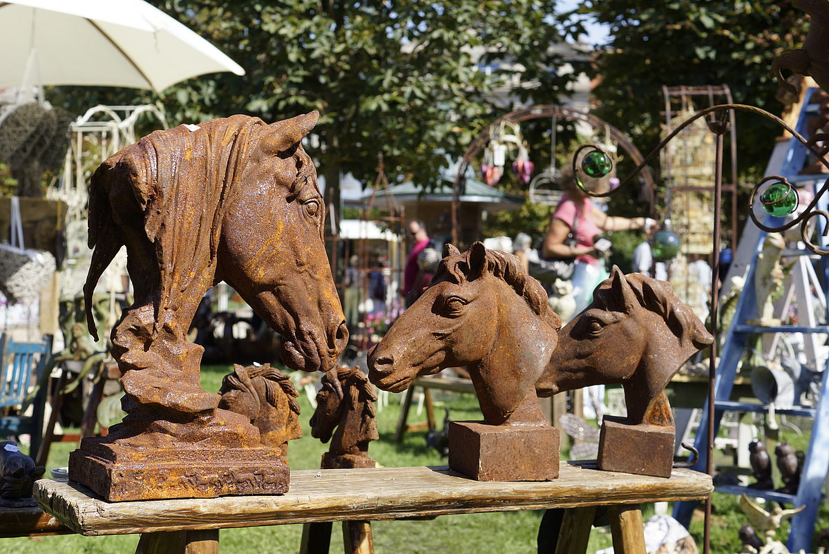 Besucher entdecken Events 2026/27 in Sachsen in historischer Kulisse