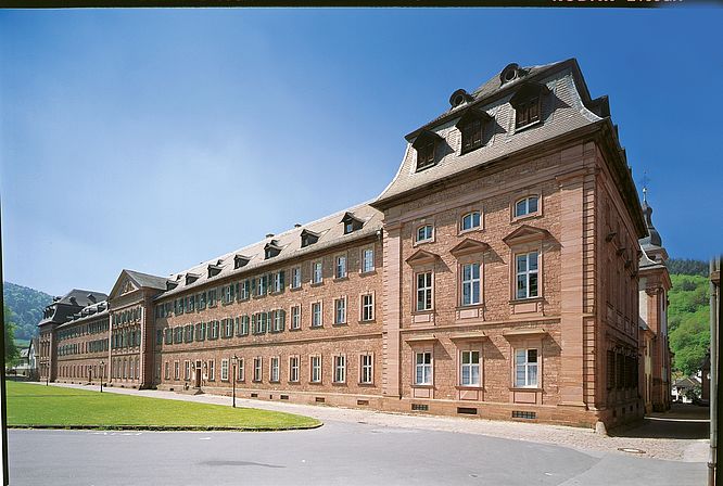 Fürstliche Abtei Amorbach, Konventgebäude