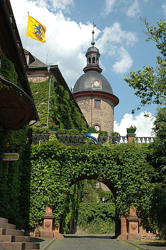 Historische Altstadt Laubach, Blick von der Altstadt auf Schloss Laubach