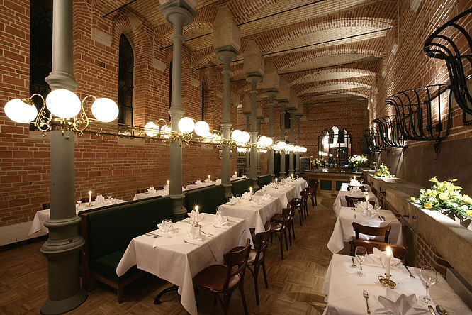 Schloss Marienburg: Königlich speisen im Schloss Restaurant