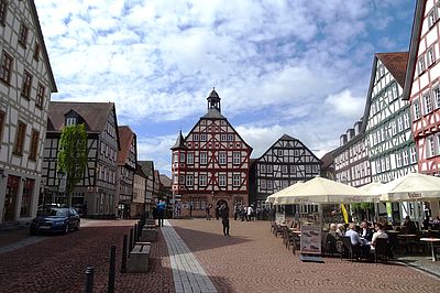Historische Altstadt Grünberg mit Marktplatz und Rathaus