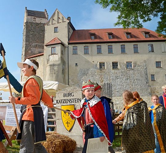 Burg Katzenstein, Burg-Erlebnistage für die ganze Familie "Vom Knappen zum Ritter"
