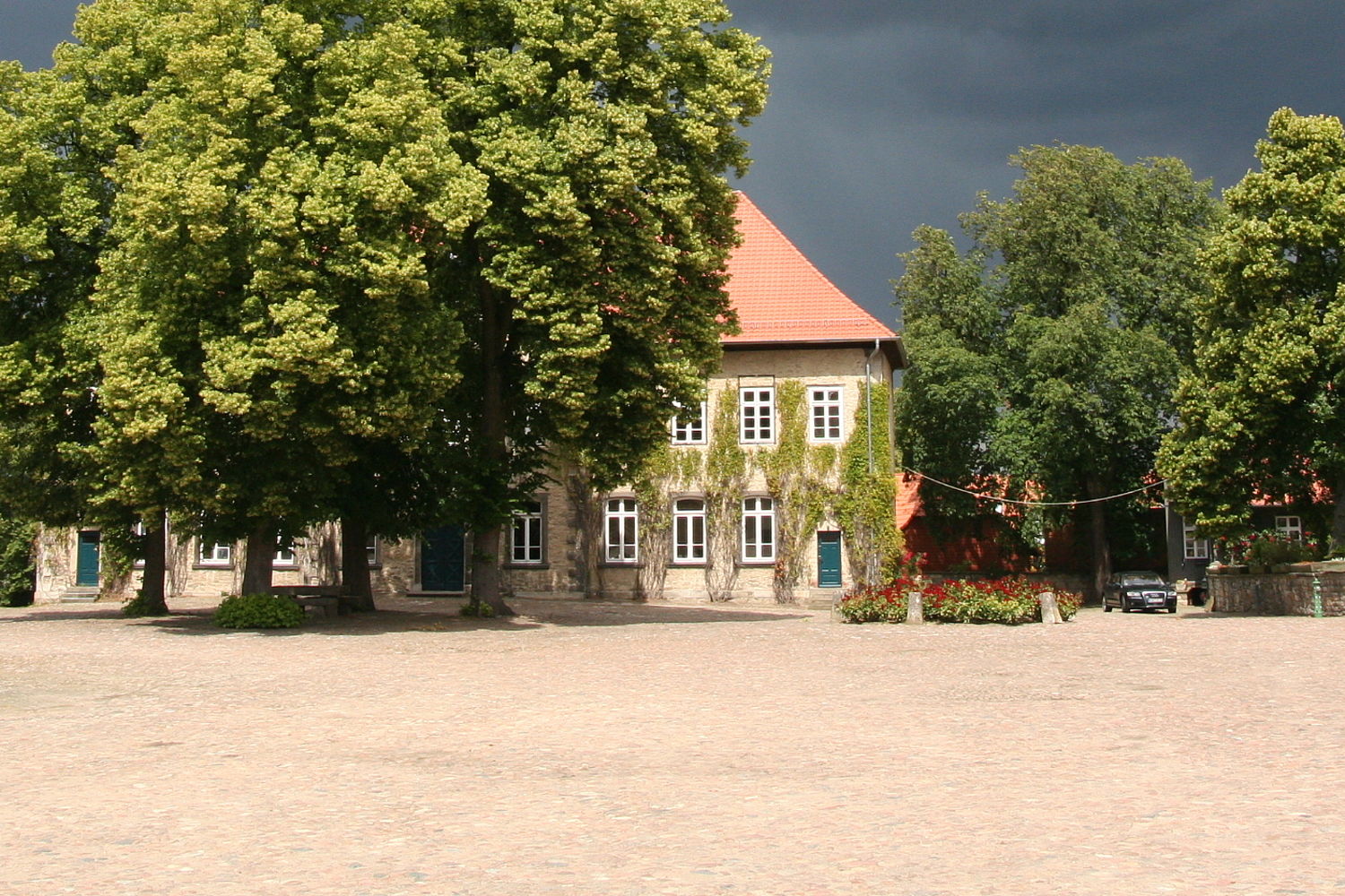 Rittergut Nordsteimke, Herrenhaus mit Nebengebäuden und Hof