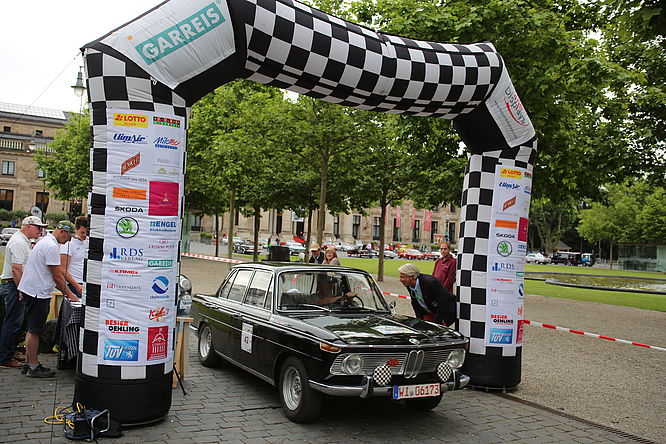 Int. HMSC Oldtimer Rallye Wiesbaden - Start am Kurhaus Wiesbaden