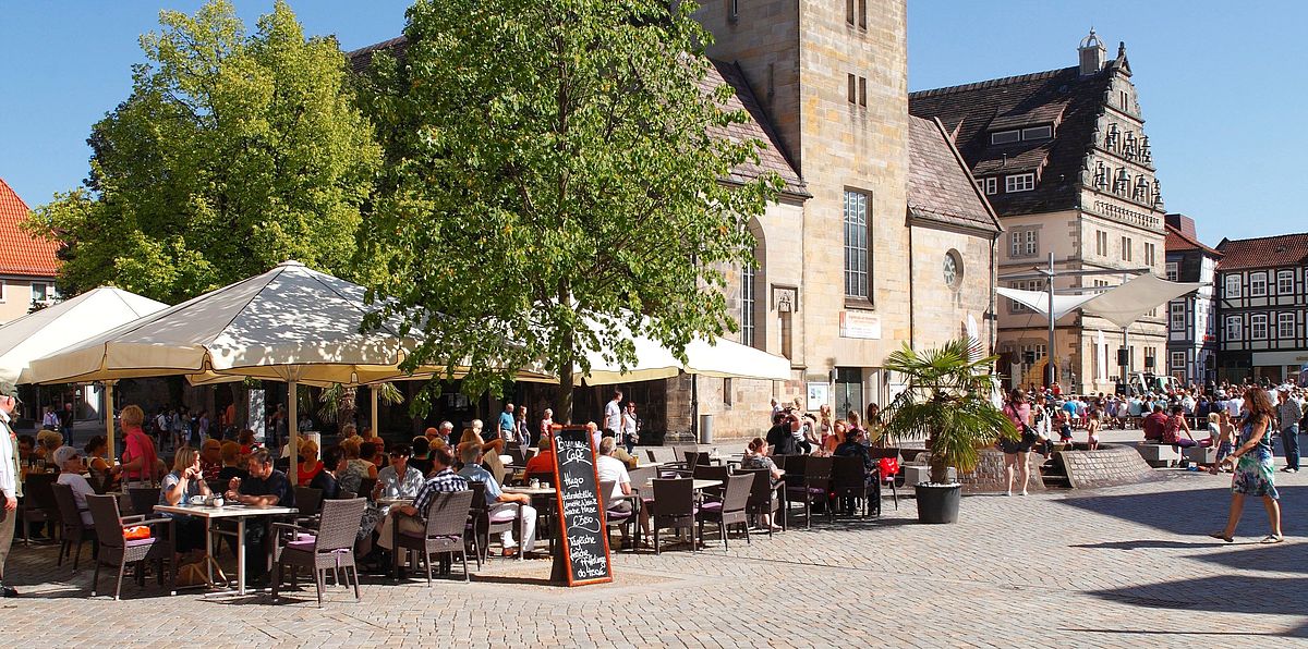 Marktkirche St. Nicolai in der Rattenfängerstadt Hameln mit historischer Altstadt in Niedersachsen