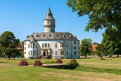 Kaiserstadt Goslar & Umgebung, Schloss Oelber am weißen Wege, Außenansicht