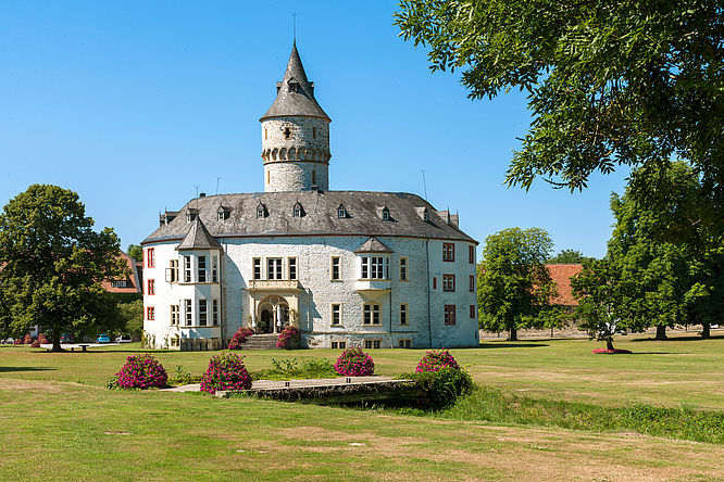 Schloss Oelber am weißen Wege, Schloss im Park