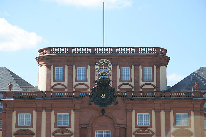 Barockschloss Mannheim, Der Mittelrisalit