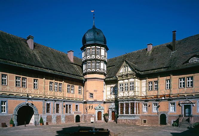 Weserrenaissance Schloss Bevern, Schlosshof