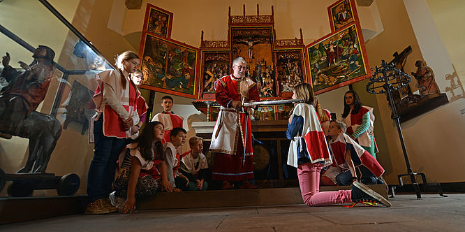Kindergeburtstage auf Burg Altena, Knappen in der Kapelle