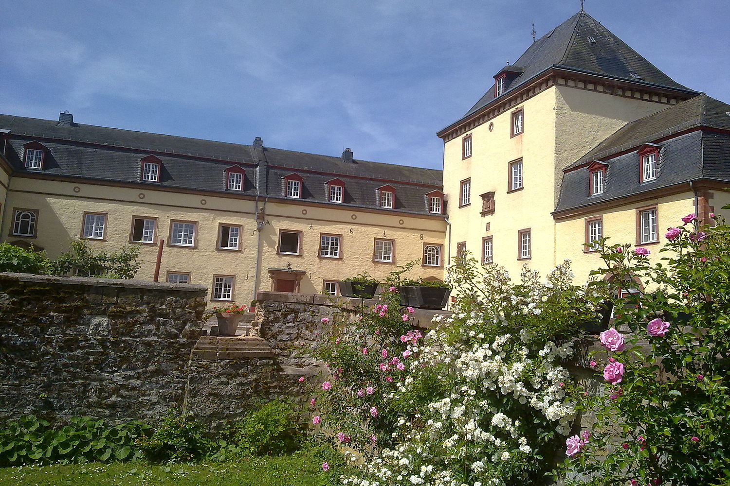 Schloss Schmidtheim, Hofseite