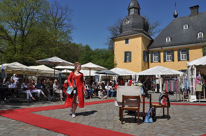 Textilmarkt „Tuchfühlung“ Schloss Lüntenbeck