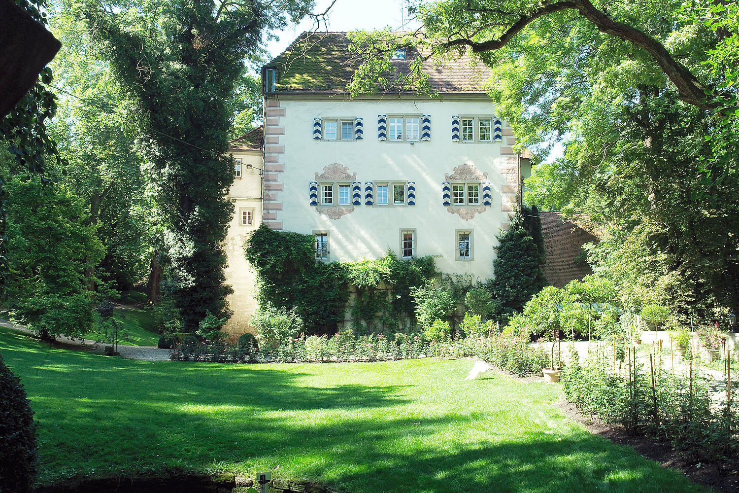 Auffahrt zur Burg Schaubeck