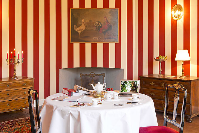 Schloss Hertefeld, Der Kleine Kaminsaal als Gruppenraum für Tagungen