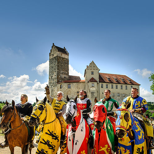 Burg Katzenstein, Mittelaltermarkt mit Ritterturnier in und auf der Burg